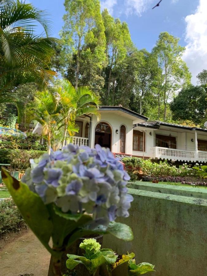 Eeshani Guest Inn Ела Екстериор снимка