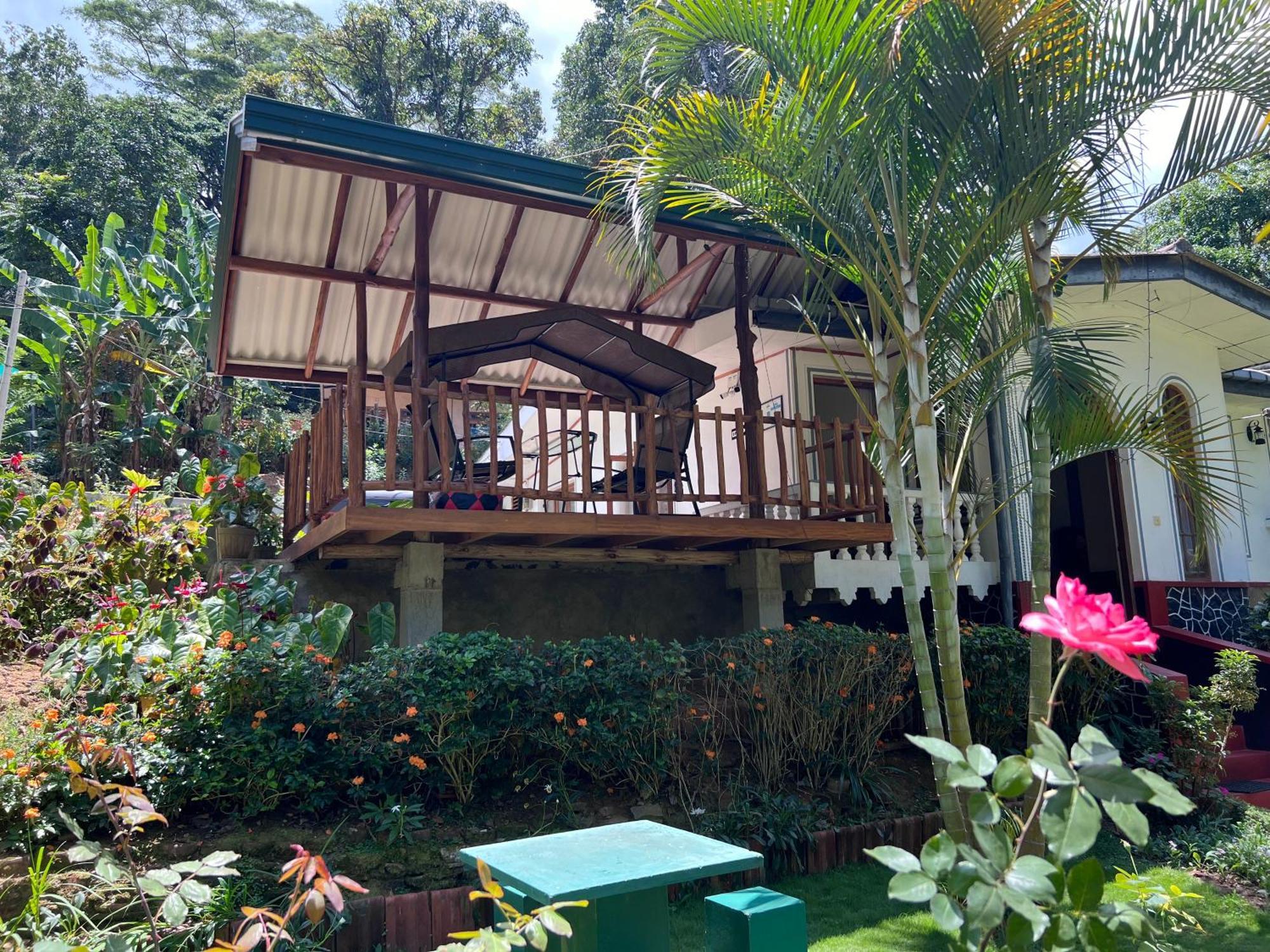 Eeshani Guest Inn Ела Екстериор снимка