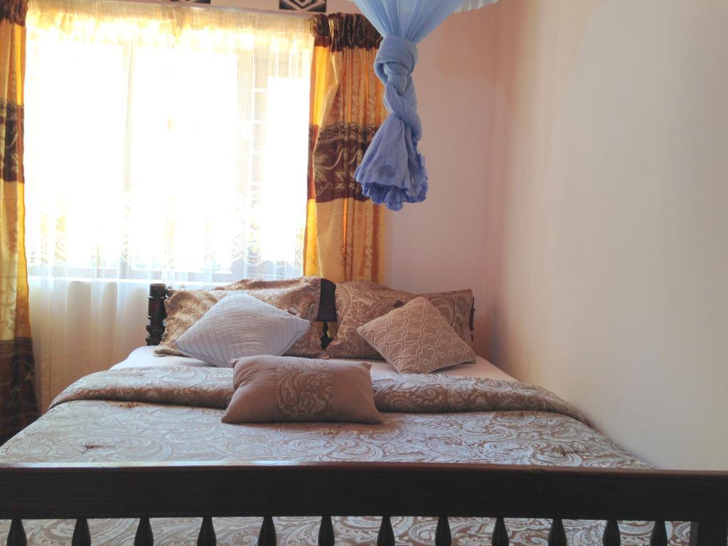 Eeshani Guest Inn Ела Екстериор снимка