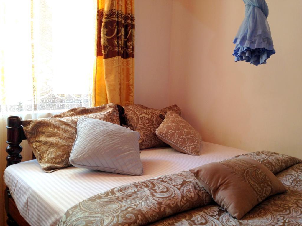 Eeshani Guest Inn Ела Екстериор снимка