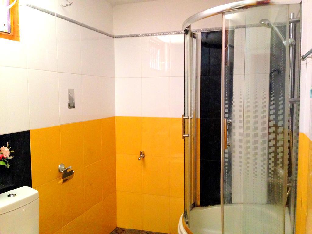 Eeshani Guest Inn Ела Екстериор снимка
