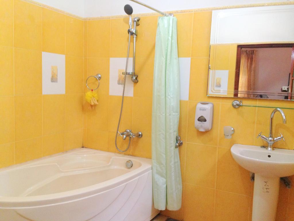 Eeshani Guest Inn Ела Екстериор снимка