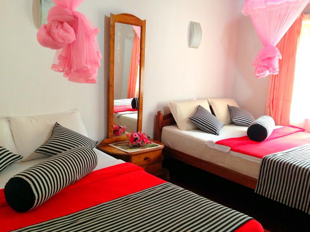 Eeshani Guest Inn Ела Екстериор снимка
