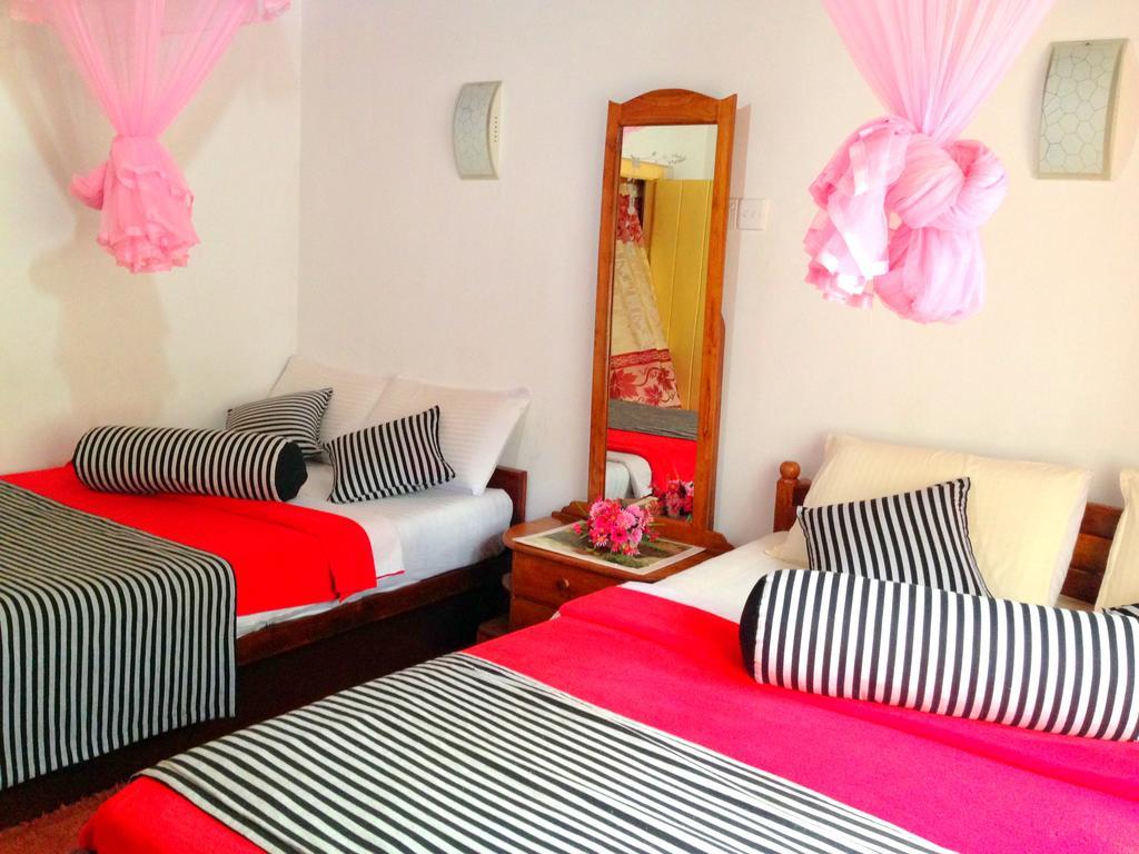 Eeshani Guest Inn Ела Екстериор снимка