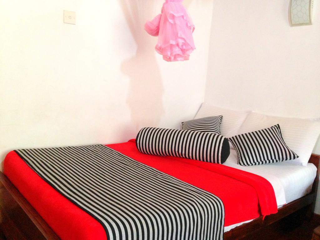 Eeshani Guest Inn Ела Екстериор снимка