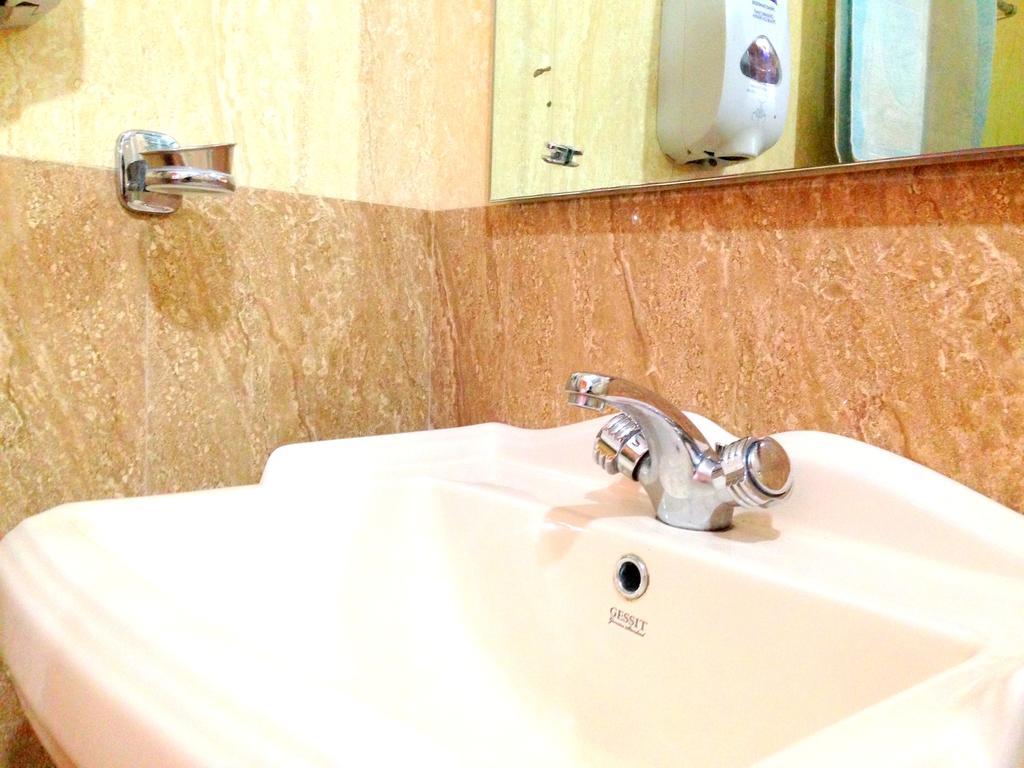 Eeshani Guest Inn Ела Екстериор снимка
