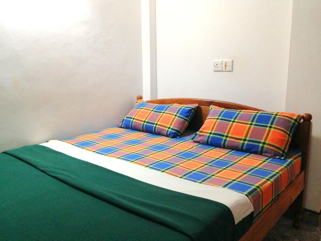 Eeshani Guest Inn Ела Екстериор снимка