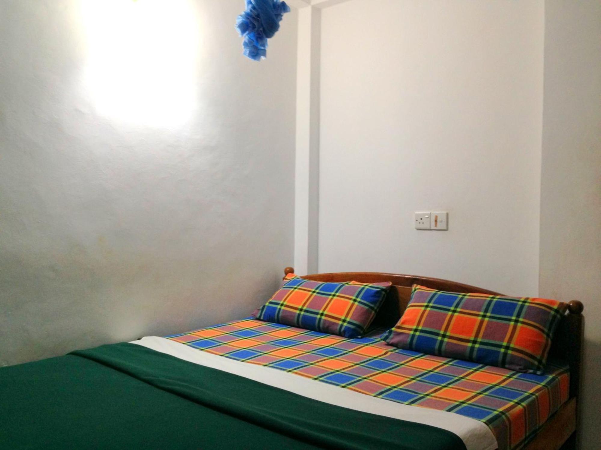 Eeshani Guest Inn Ела Екстериор снимка