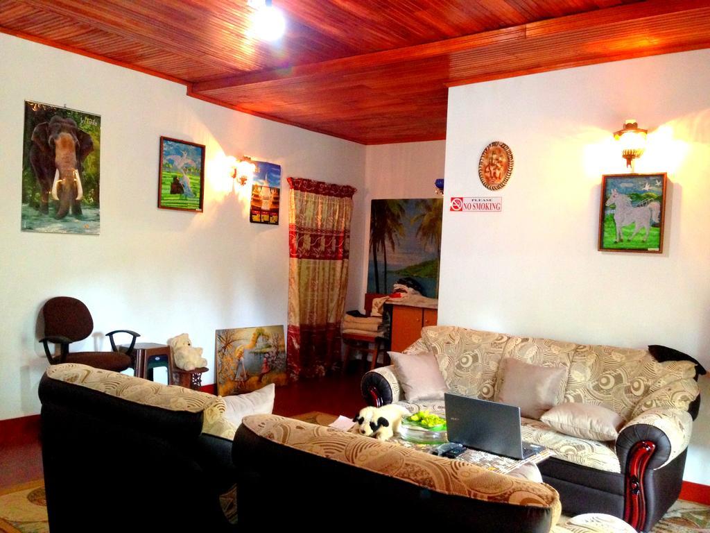 Eeshani Guest Inn Ела Екстериор снимка