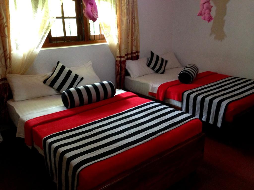 Eeshani Guest Inn Ела Екстериор снимка