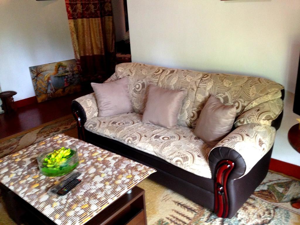 Eeshani Guest Inn Ела Екстериор снимка