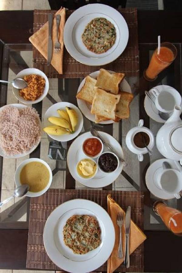 Eeshani Guest Inn Ела Екстериор снимка